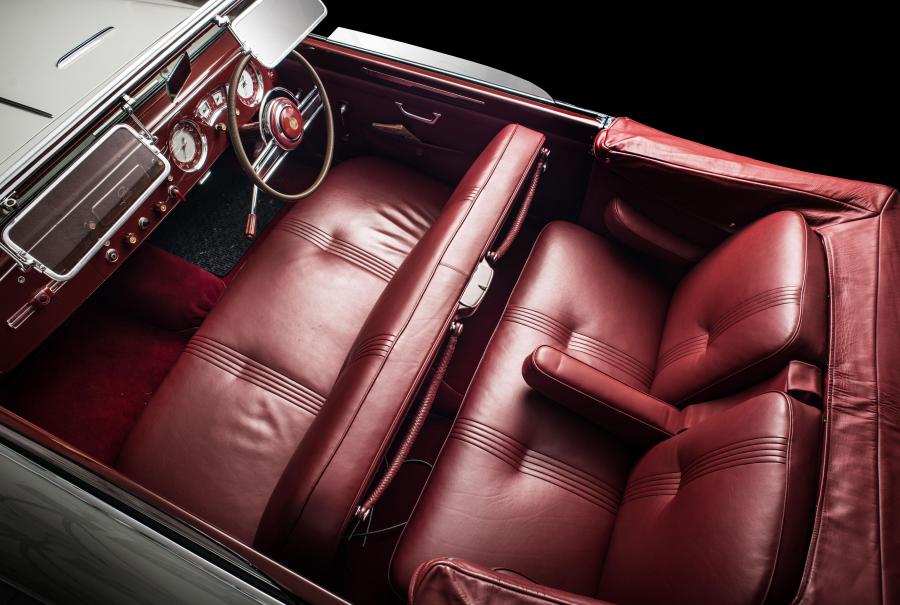 Интерьер Alfa Romeo 6C 2500 Sport Cabriolet (915.358) 1947 года  (фото 10 из 11)